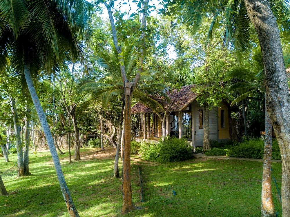 Palm Paradise Cabanas & Villas Beach Resort Tangalle Bagian luar foto
